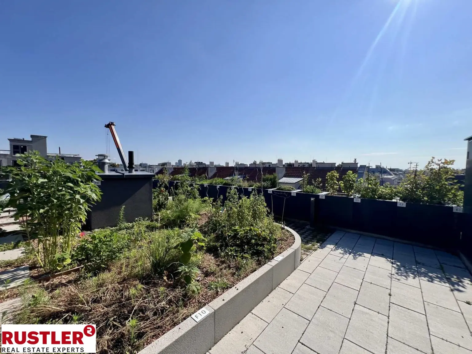 **ATTEMSGARTEN - HOCHWERTIGE 4 Zi WOHNUNG INKL. KÜCHE - 2 TERRASSEN - 2 BÄDER UND FITNESS**