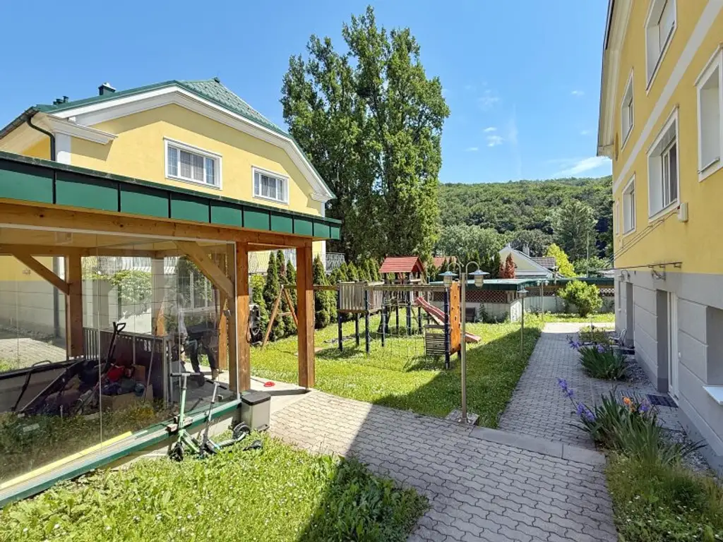 Move Right In: Fully Furnished Family Home in Weidling – 360 m²