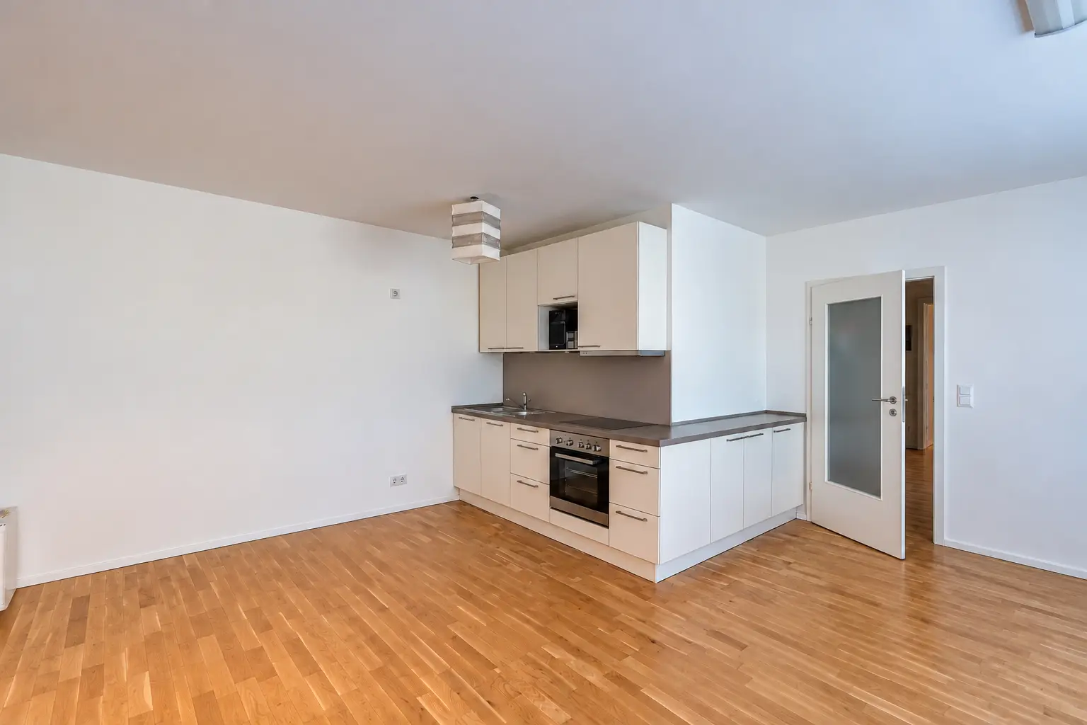 ** Barrierefreie 2 Zimmer Wohnung mit großer Loggia ! **