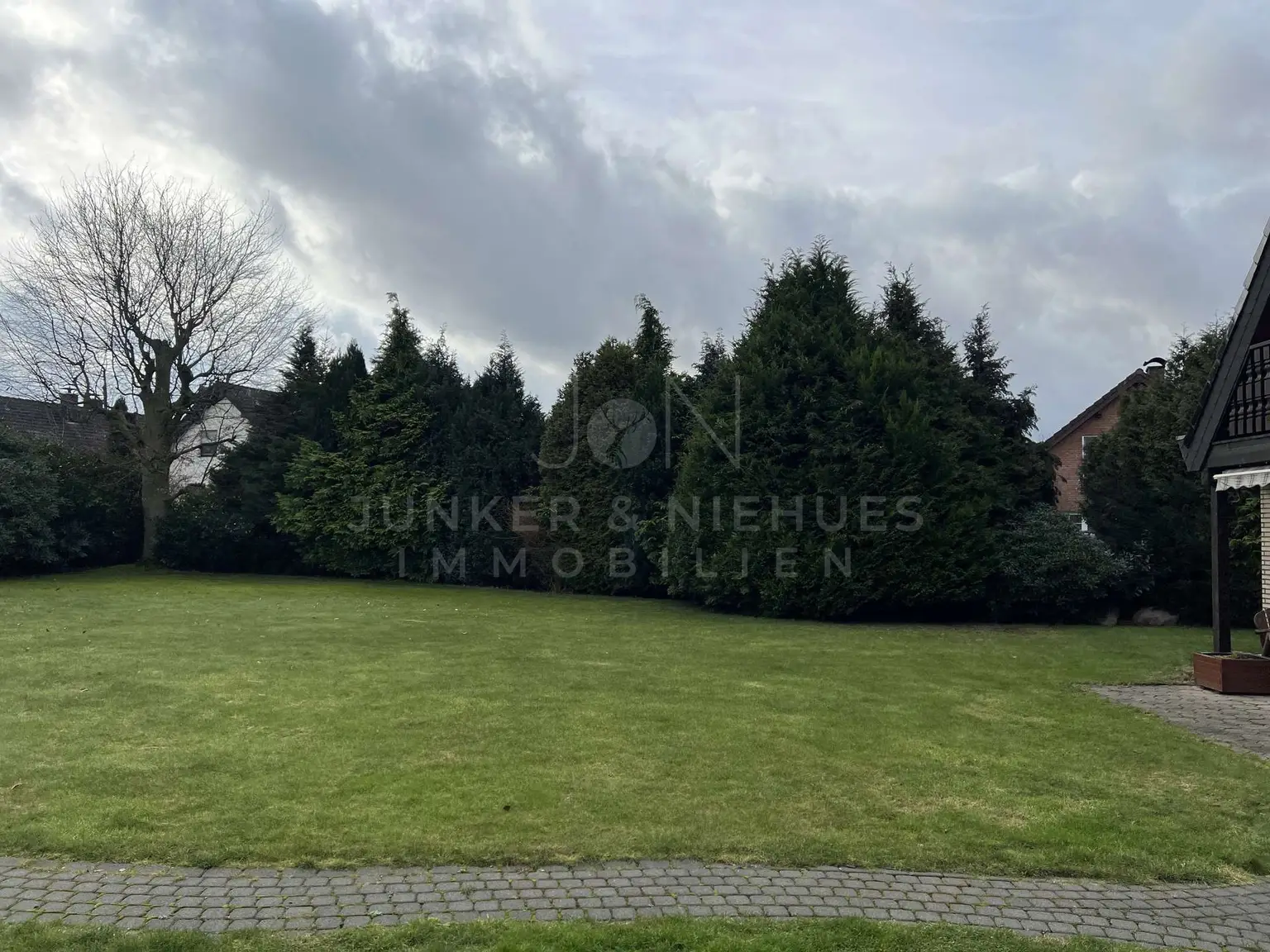 weitläufiges Grundstück