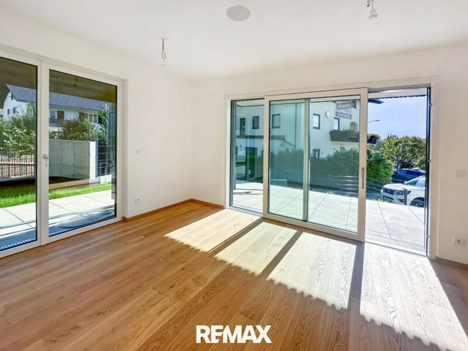 Wohnzimmer mit Ausgang auf die Terrasse/Garten