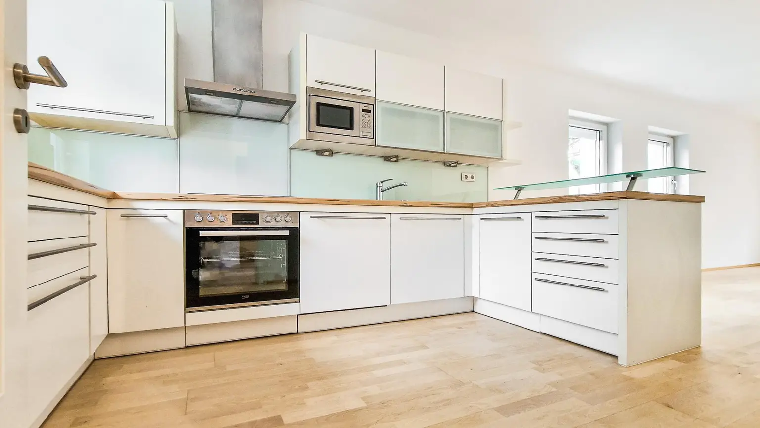 Niedrigenergie-Doppelhaushälfte in Mauer. 5 Zimmer, Terrasse, Garten und Autostellplatz