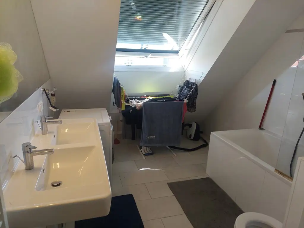 Ein WG-Zimmer in der Lorystraße wartet auf DICH!
