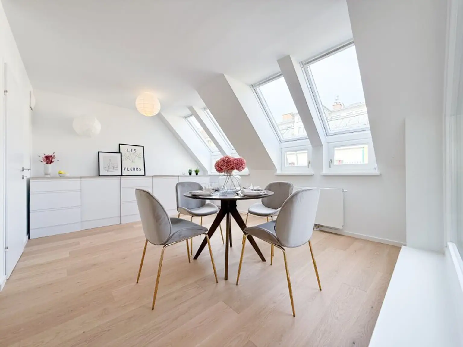Lichtdurchflutete Dachgeschoss-Maisonette mit Terrasse in begehrter Lage Währings