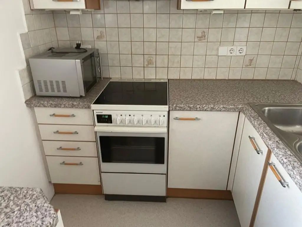 Ruhige  2-Zimmer-Wohnung mit Loggia in Grünlage - Nähe Lobau