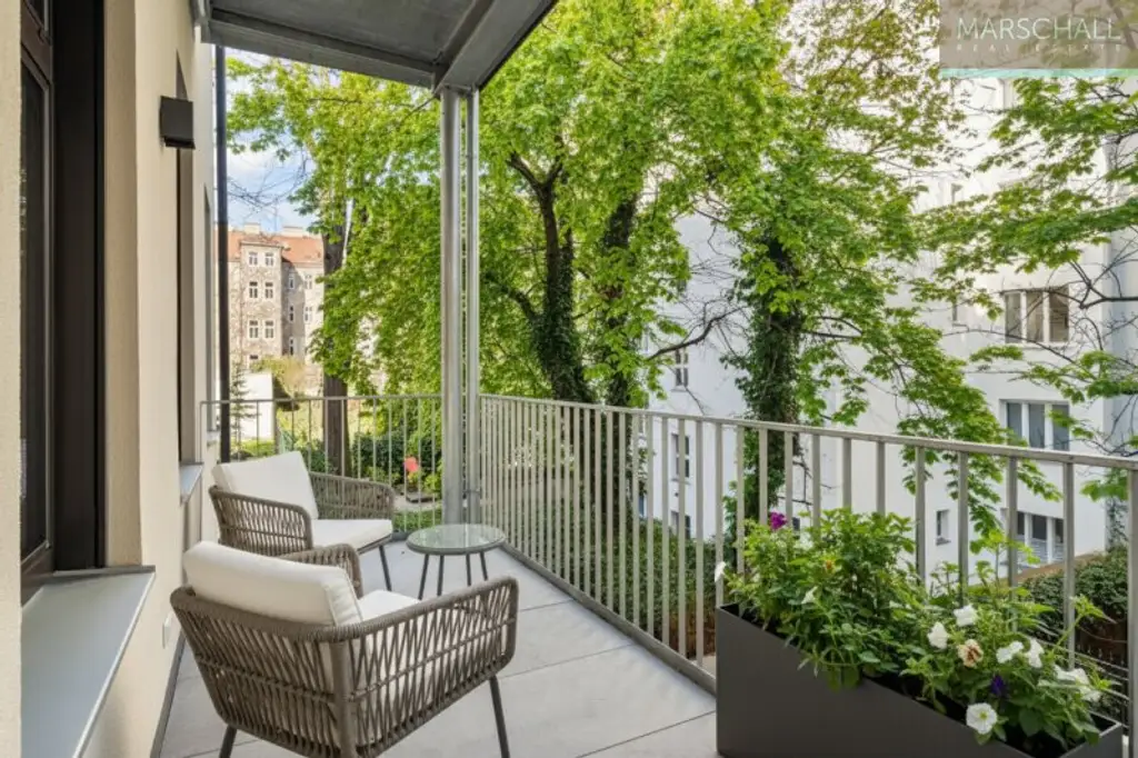 Perfekt sanierte 2-Zimmer-Altbauwohnung mit Balkon in Top-Lage