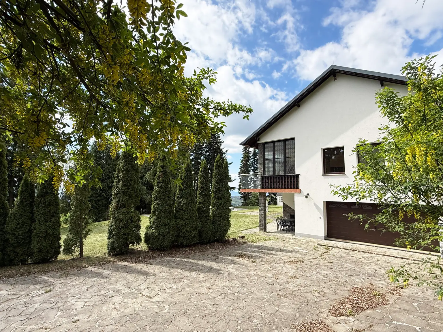 Zufahrt Garage-Haupthaus