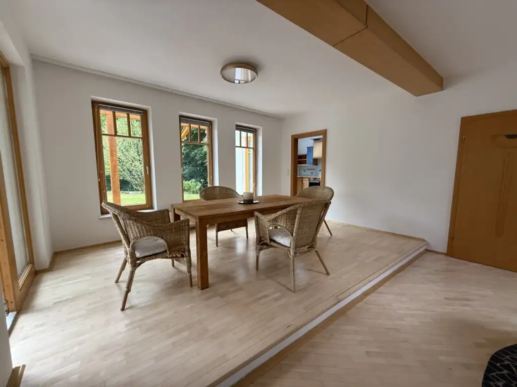 Möbliertes Einfamilienhaus mit Garten, Pool und Sauna