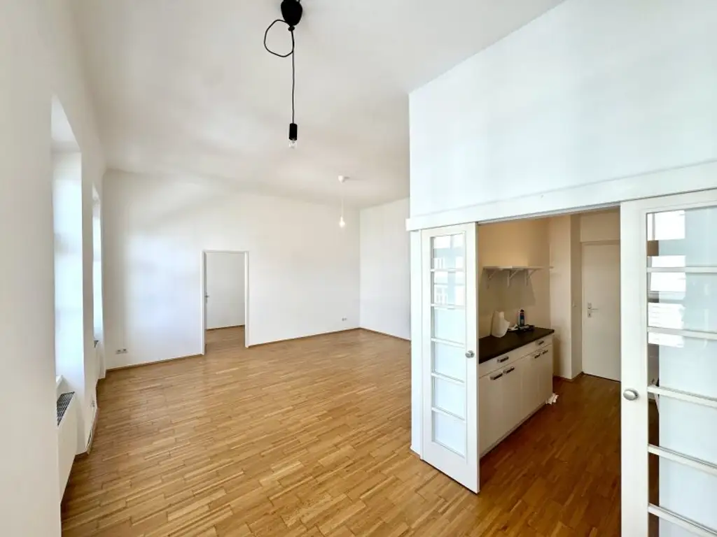 NEU! WG-Geeignete 3,5 Zimmerwohnung in wunderschönem Altbauzinshaus!