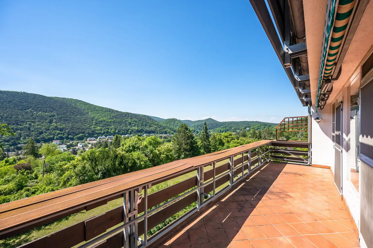 Balkon mit Grünblick