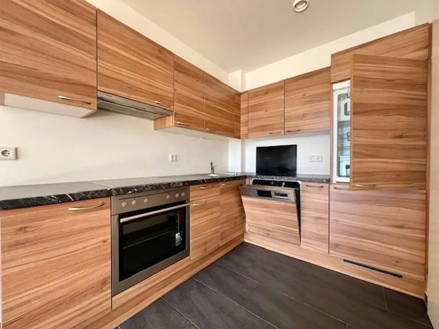 Lichtdurchflutete 2-Zimmer-Wohnung mit Dachterrasse - verfügbar ab Oktober 2025
