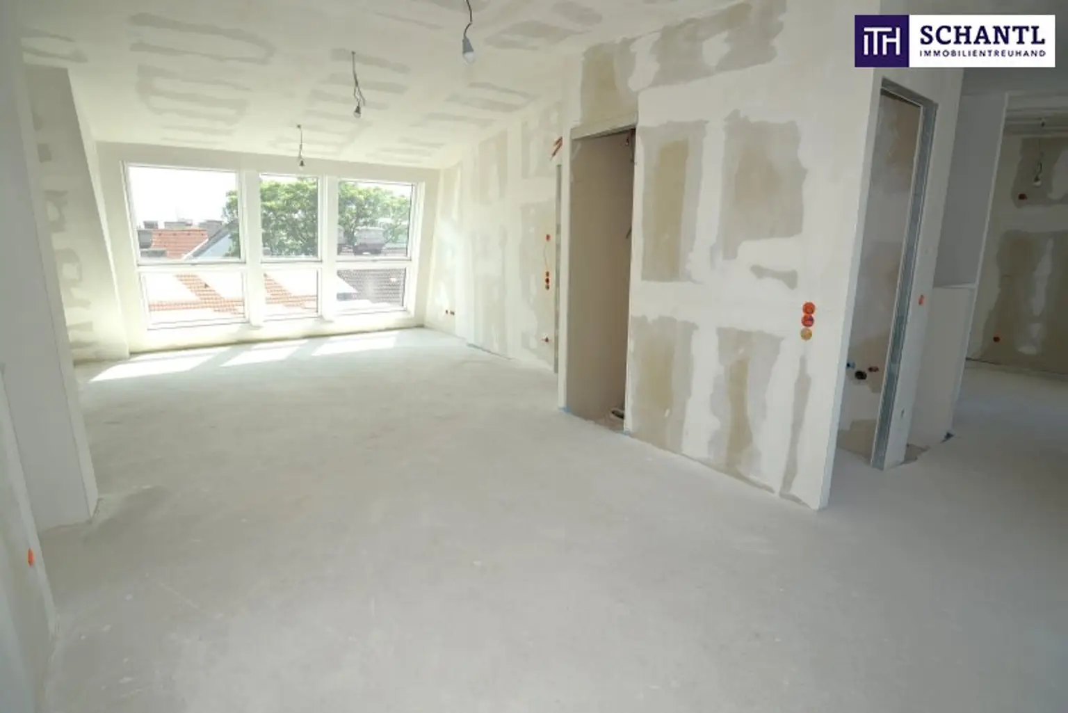 Exklusives Familienparadies über den Dächern – Stilvolle 4-Zimmer-Dachgeschosswohnung mit zwei Terrassen + moderner Luftwärmepumpe + Klimaanlage