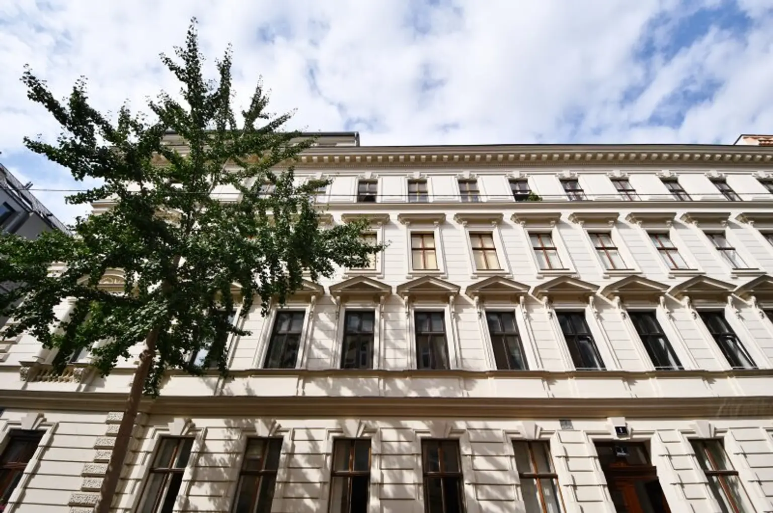 Charmante Stilaltbauwohnung im Servitenviertel – Eleganz & Ruhe in Bestlage
