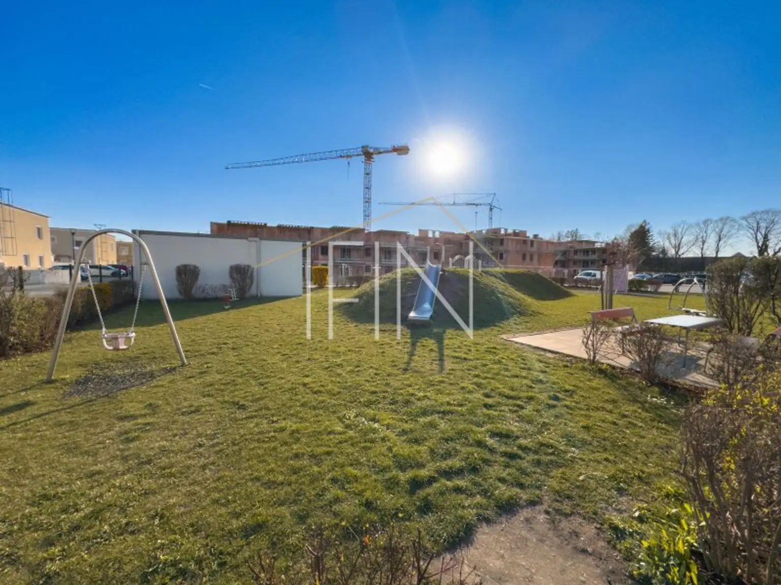 Moderne, sonnige 3-Zimmer-Wohnung mit 50m² Dachterrasse