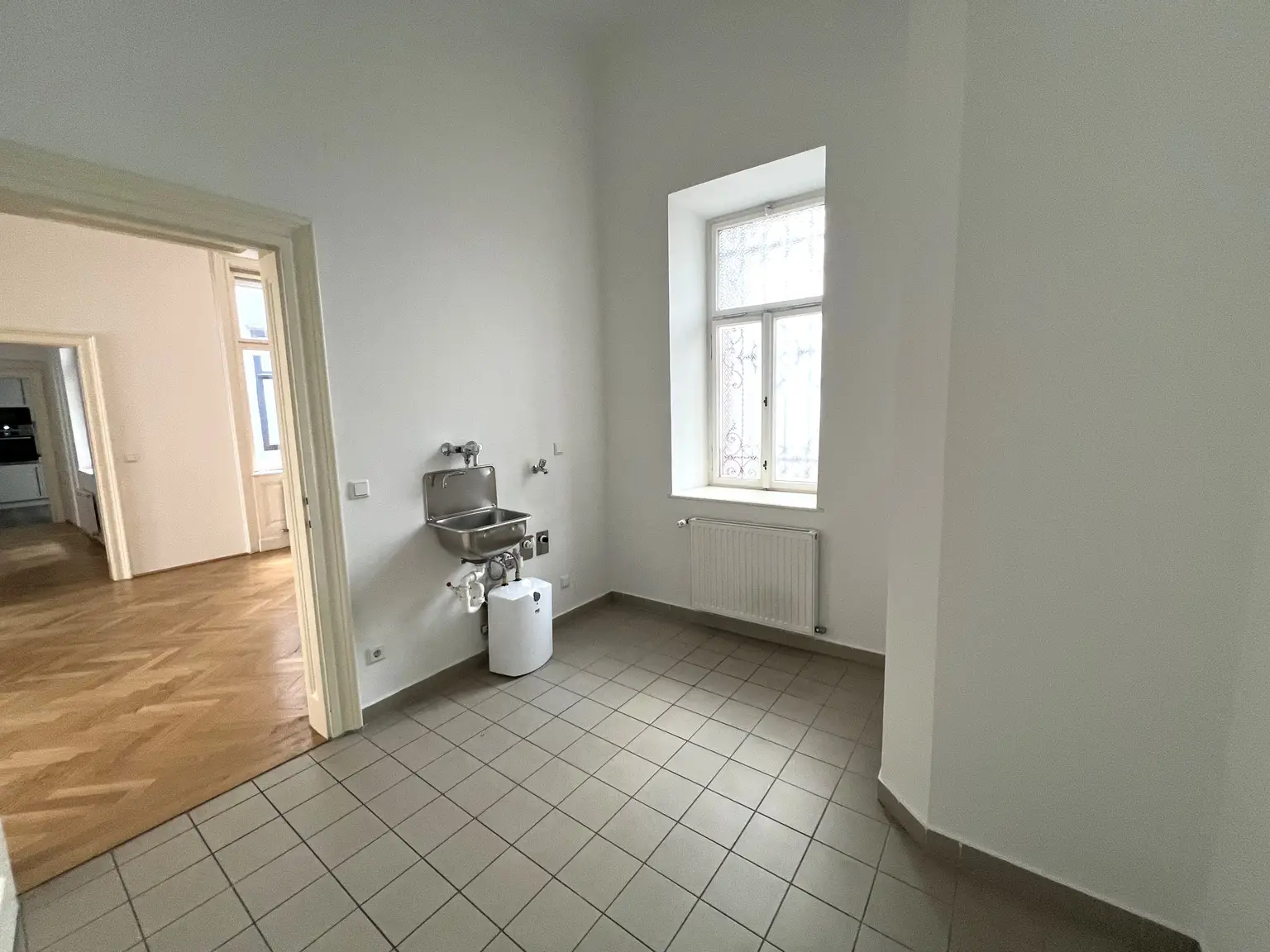 Stilvolle 6-Zimmer Wohnung im repräsentativen Haus