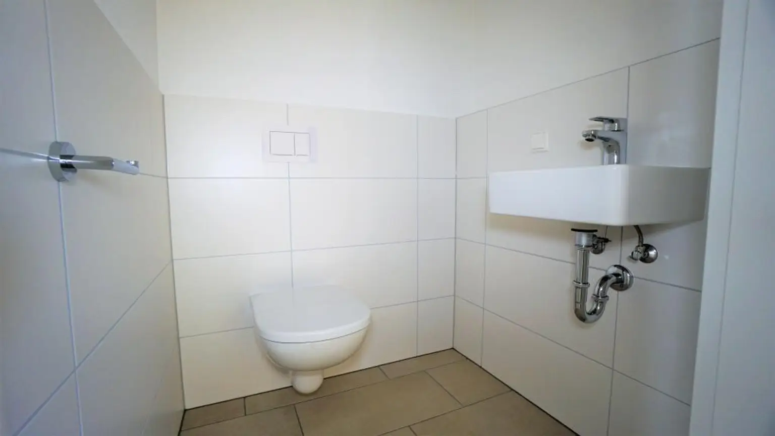 Beeindruckende 3 Zimmerwohnung mit großer Dachterrasse, Carportplatz und Stellplatz