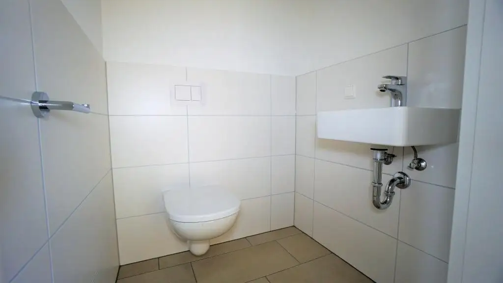 Beeindruckende 3 Zimmerwohnung mit großer Dachterrasse, Carportplatz und Stellplatz