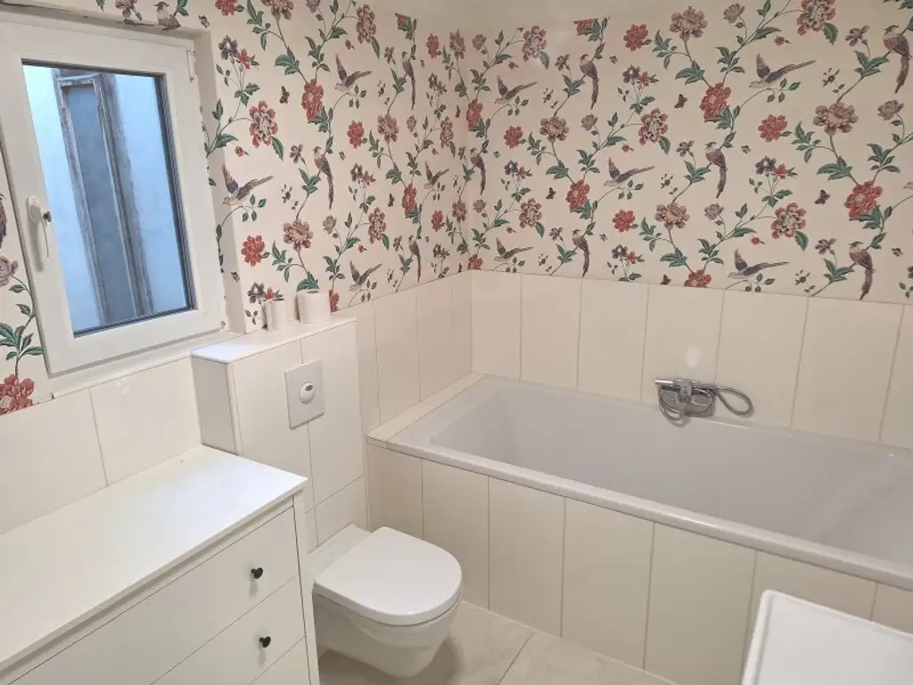 Helles, uneinsehbares Dachgeschoß-Loft in Innenhoflage