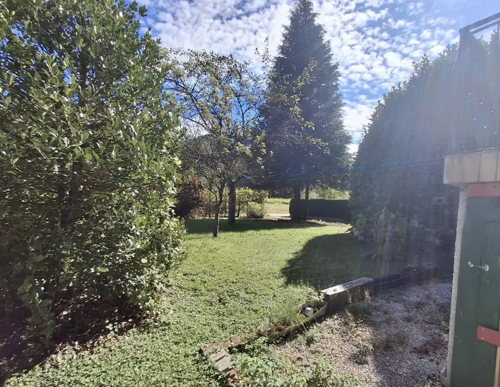 Großzügiges Grundstück mit Altbestand für Ihre individuellen Gestaltungsideen