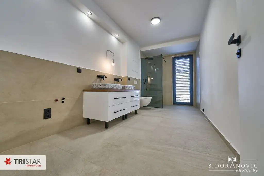 NEU! ++ Gießhübl/Maria Enzersdorf ++ Exklusives Haus mit Pool, Garten, Dachterrasse & 2 Carport-Stellplätzen ++ Vollunterkellert ++ inkl. Küche ++