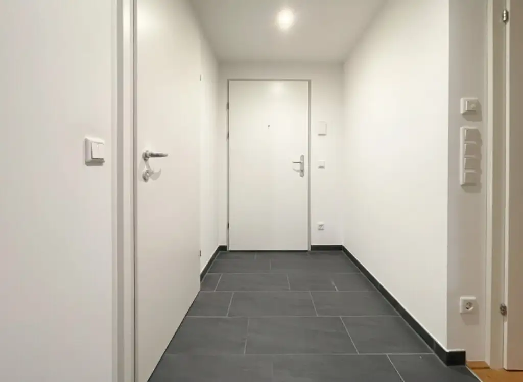 U3 Kendlerstraße: helle ruhige klimatisierte 2-Zimmer-Dachgeschosswohnung mit Loggia/Balkon