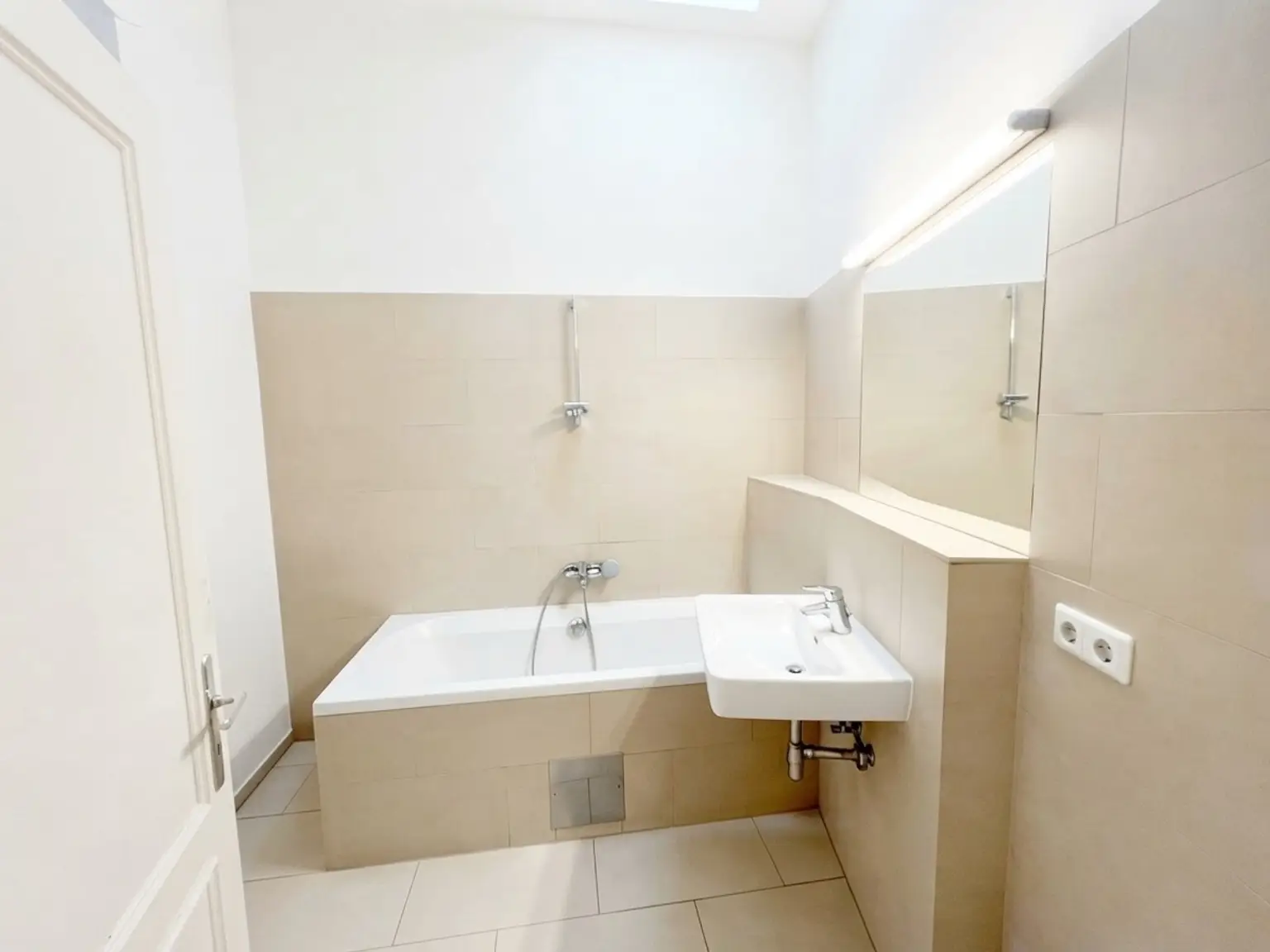 UNBEFRISTET: Nette Altbauwohnung in Top Lage