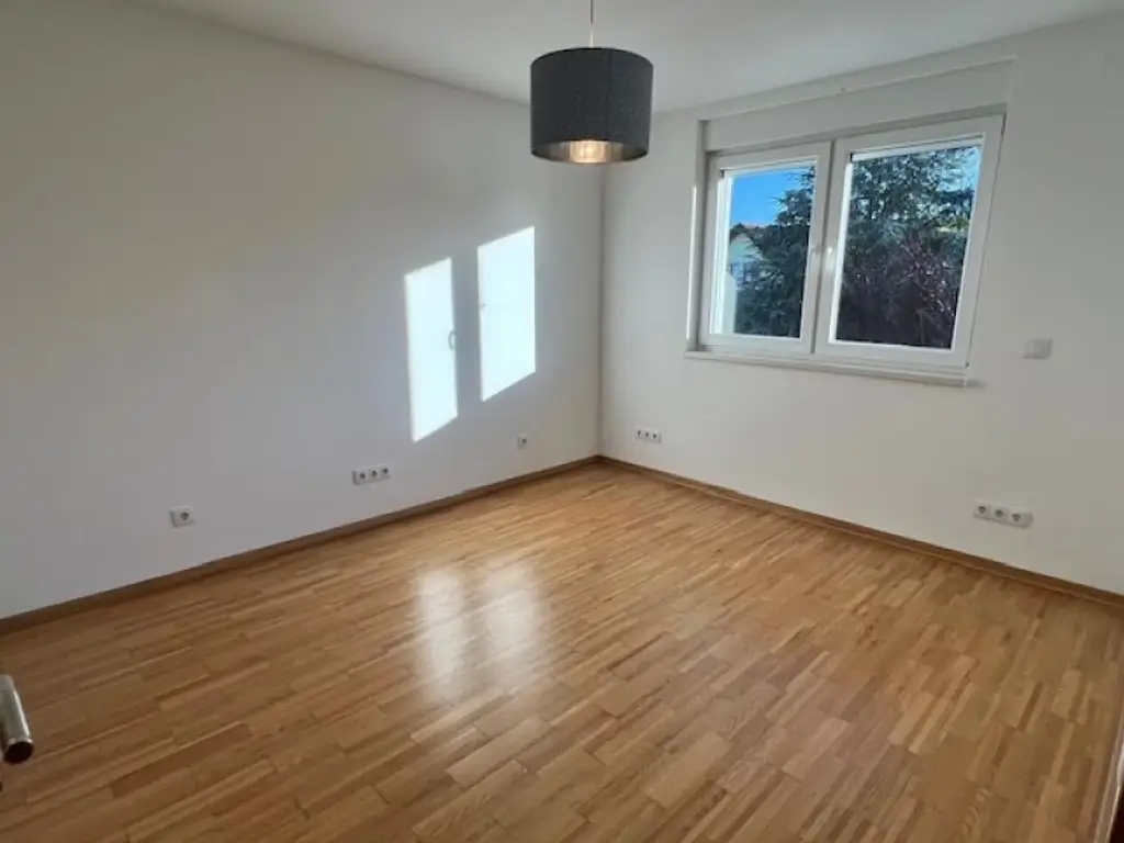 Moderne Doppelhaushälfte Nähe Wien mit 5 Schlafzimmern