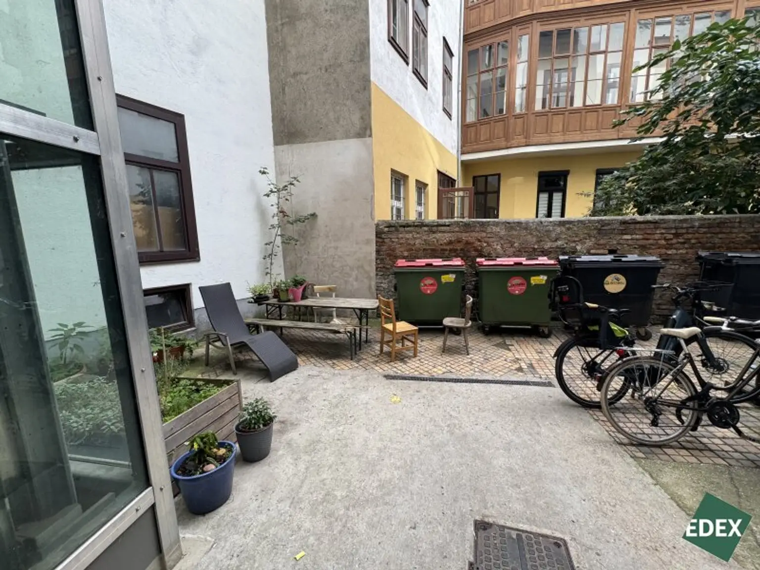 Wohnung mit Potential: Sanierungsbedürftige 2-Zimmer Wohnung nahe Augarten