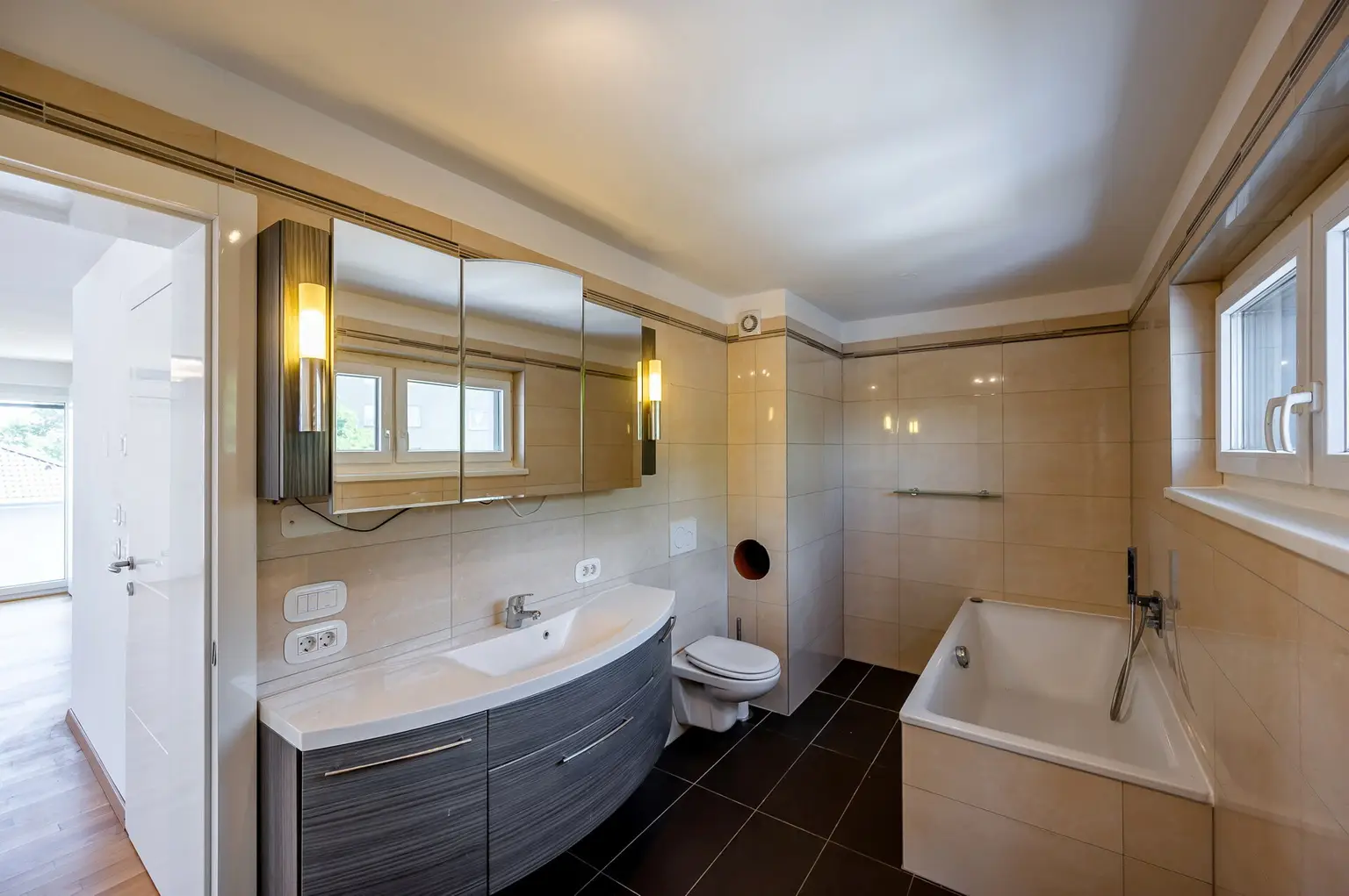 Badezimmer mit Wanne