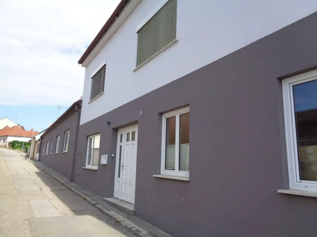 Zistersdorf: A5 - Mistelbach -Nähe: Wohn und Geschäftshaus mit großer Halle
