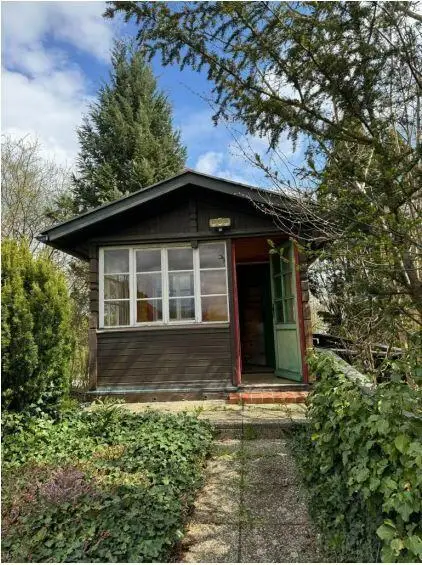 **Villa mit Türmchen in bester Lage  ** 2 Wohneinheiten ** parkähnlicher Garten **2 Parzellen **