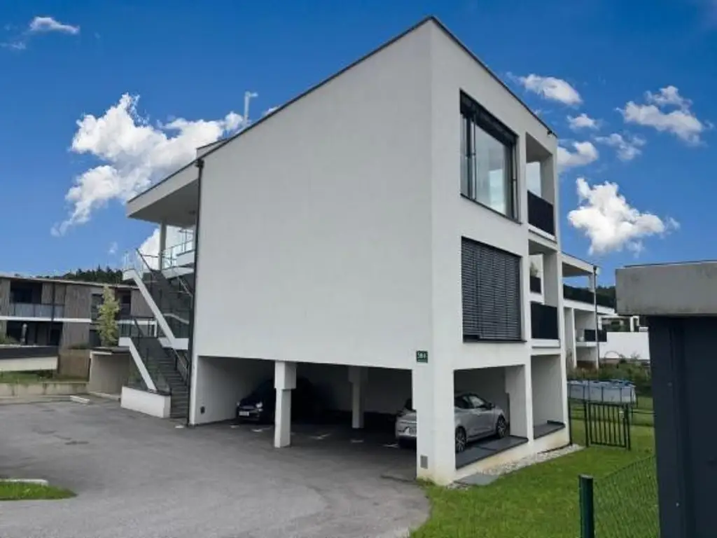 Hochwertige Designer-Wohnung mit großer Terrasse