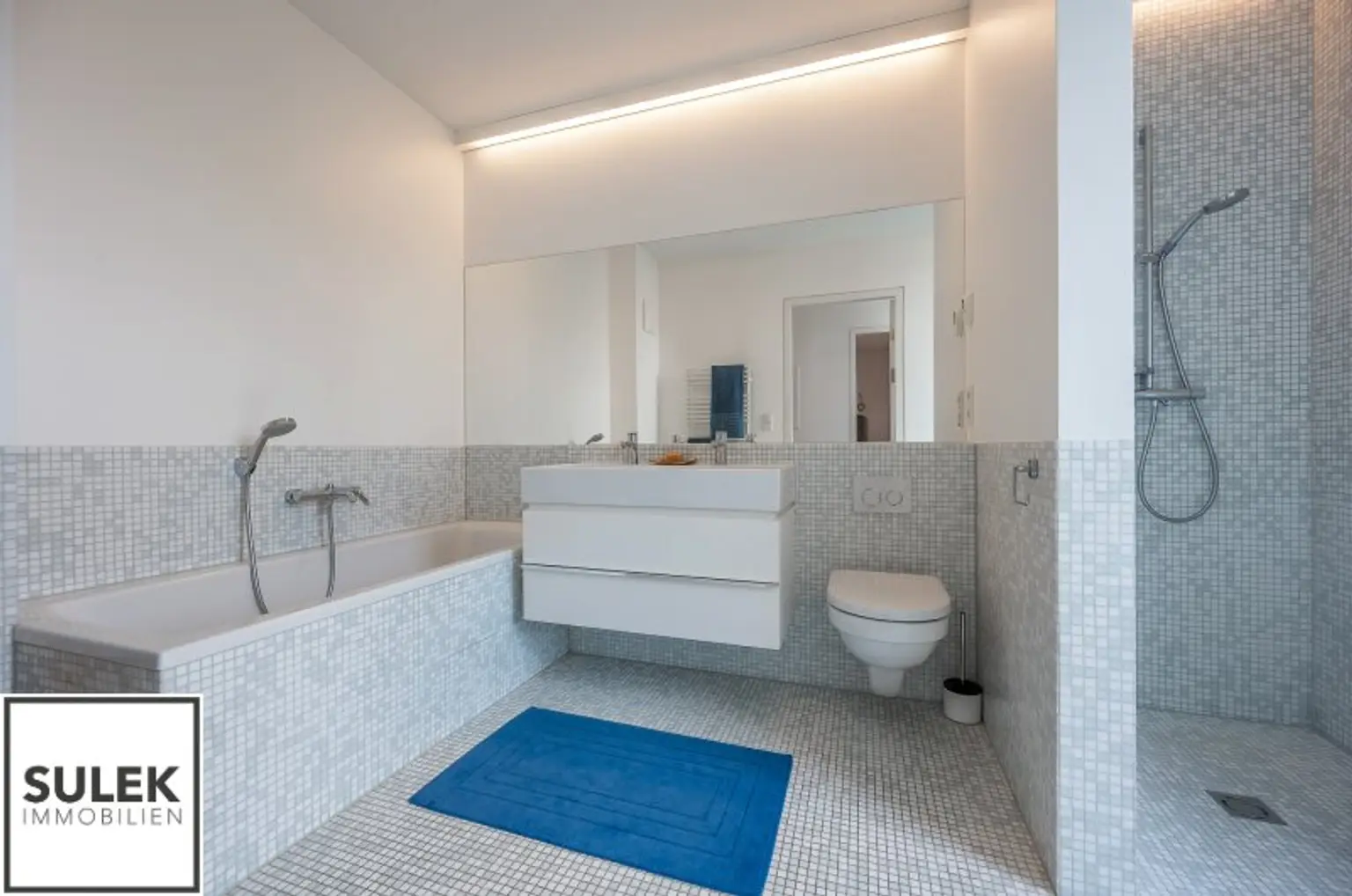 Einzigartige DG-Wohnung mit Loft-Charakter und Terrassen (rd. 165m²) inkl. atemberaubendem Fernblick