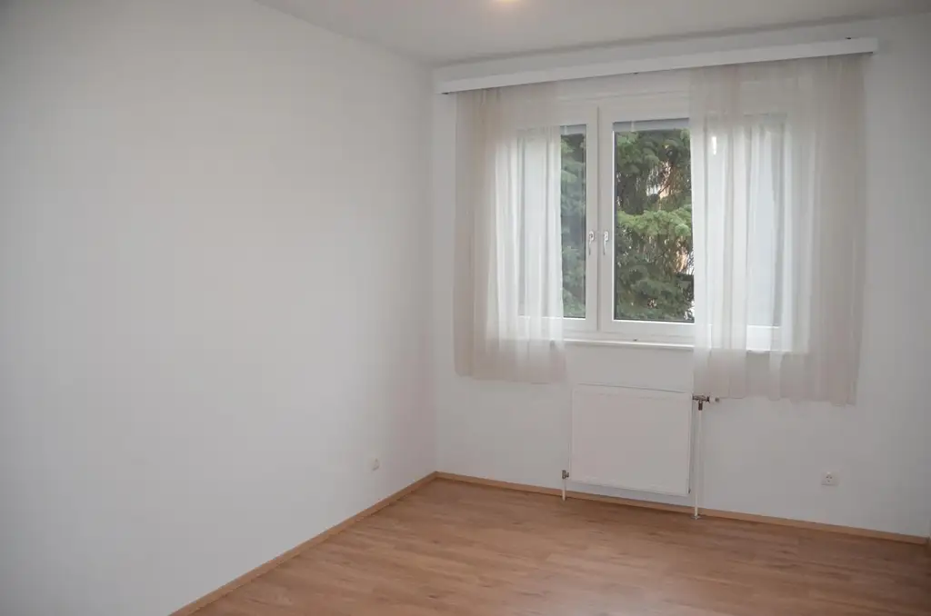 Helle 5-Zimmer-Wohnung mit großem Balkon - WG tauglich!