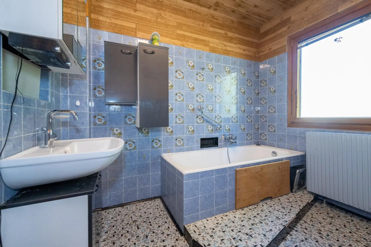 Badezimmer (EG)