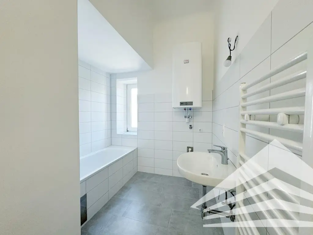 Großzügige 3 Zimmer-Altbauwohnung mit Küche - Nähe Landstraße!