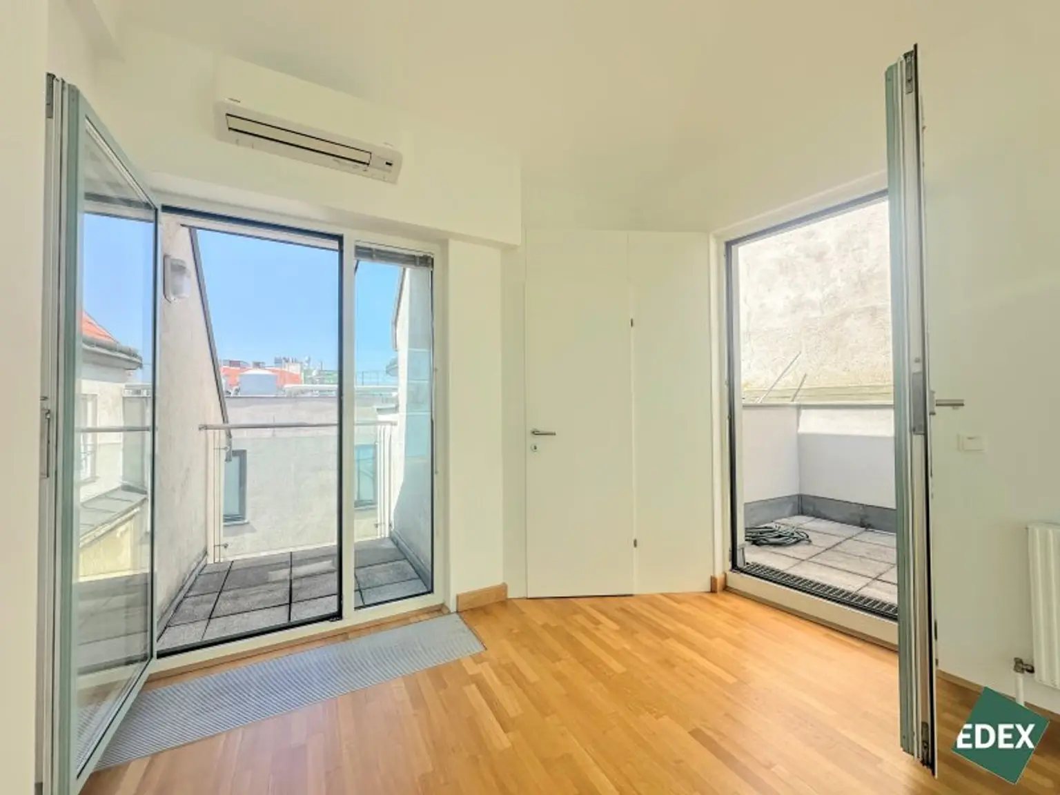 Exklusive Innenstadt-Maisonette mit Glasfront, Freiflächen & Stephansdom-Blick