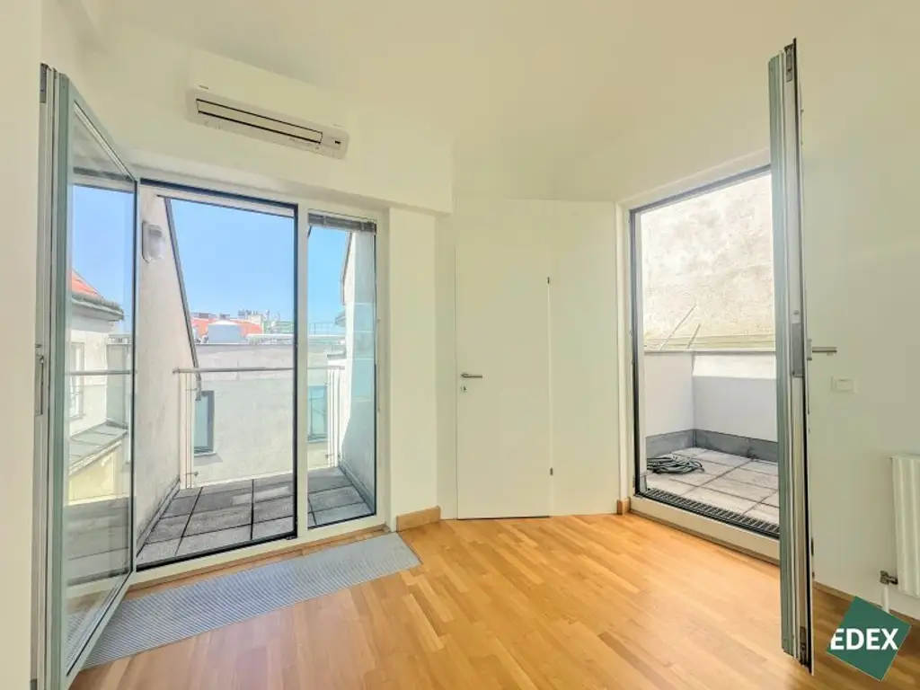 Exklusive Innenstadt-Maisonette mit Glasfront, Freiflächen & Stephansdom-Blick