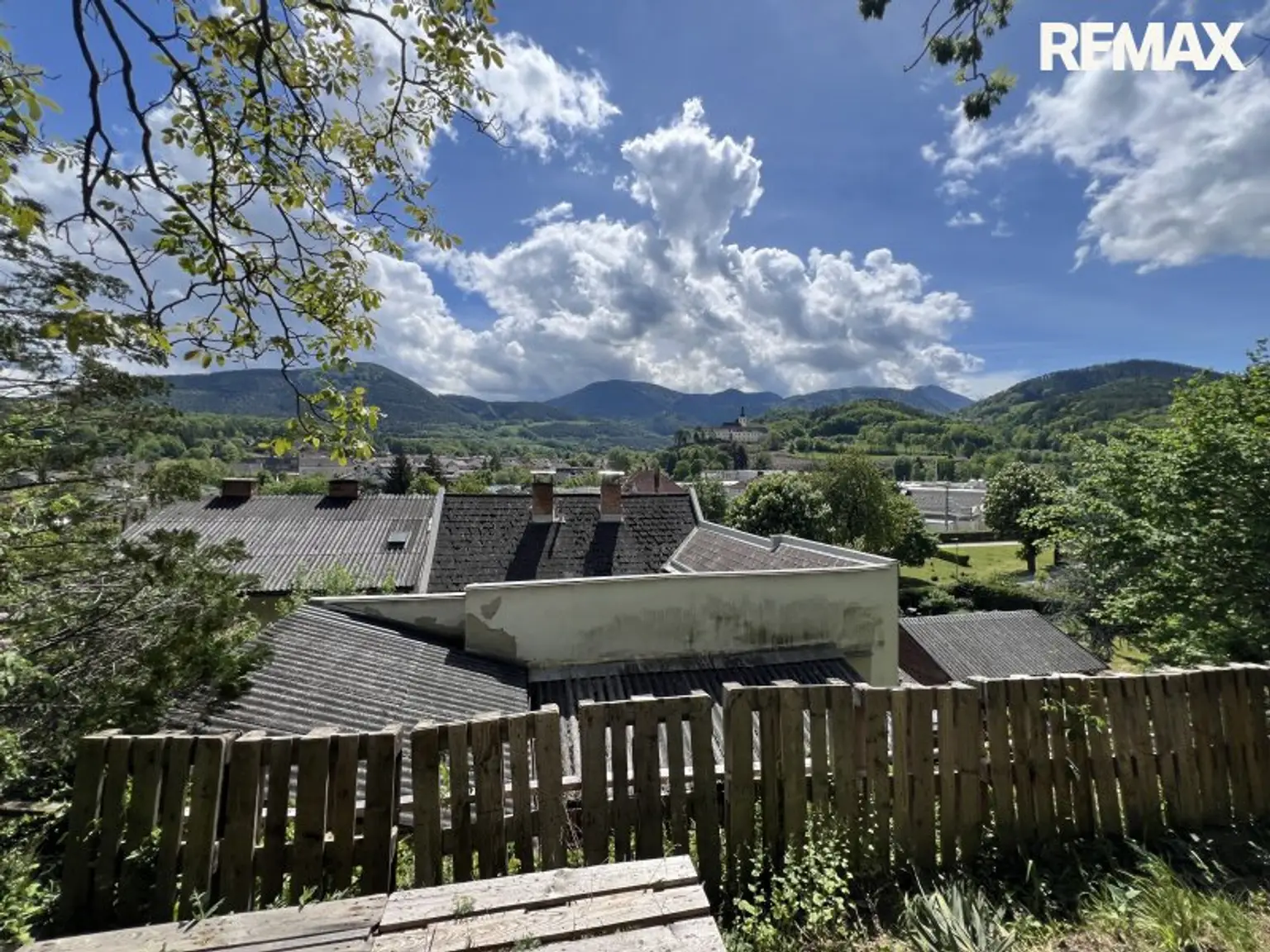 Schlossblick! Charmantes Einfamilienhaus in Gloggnitz am Silbersberg!!