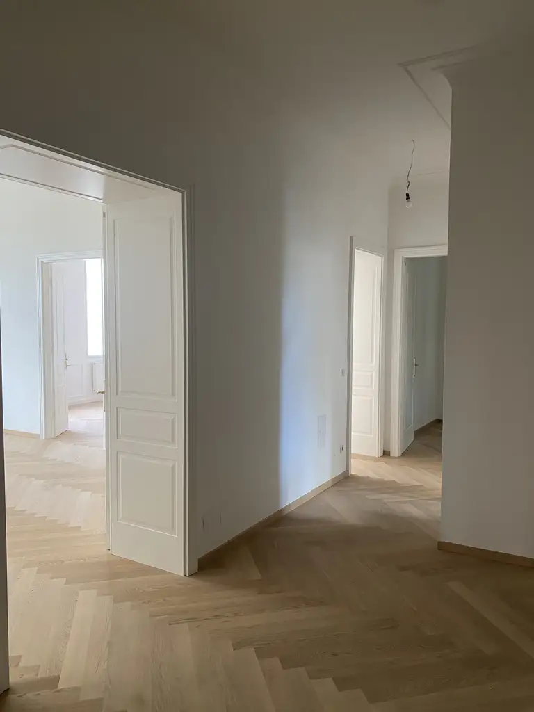 Stilvolle Altbauwohnung ca.106m² mit Balkon in Toplage 1070 Wien!