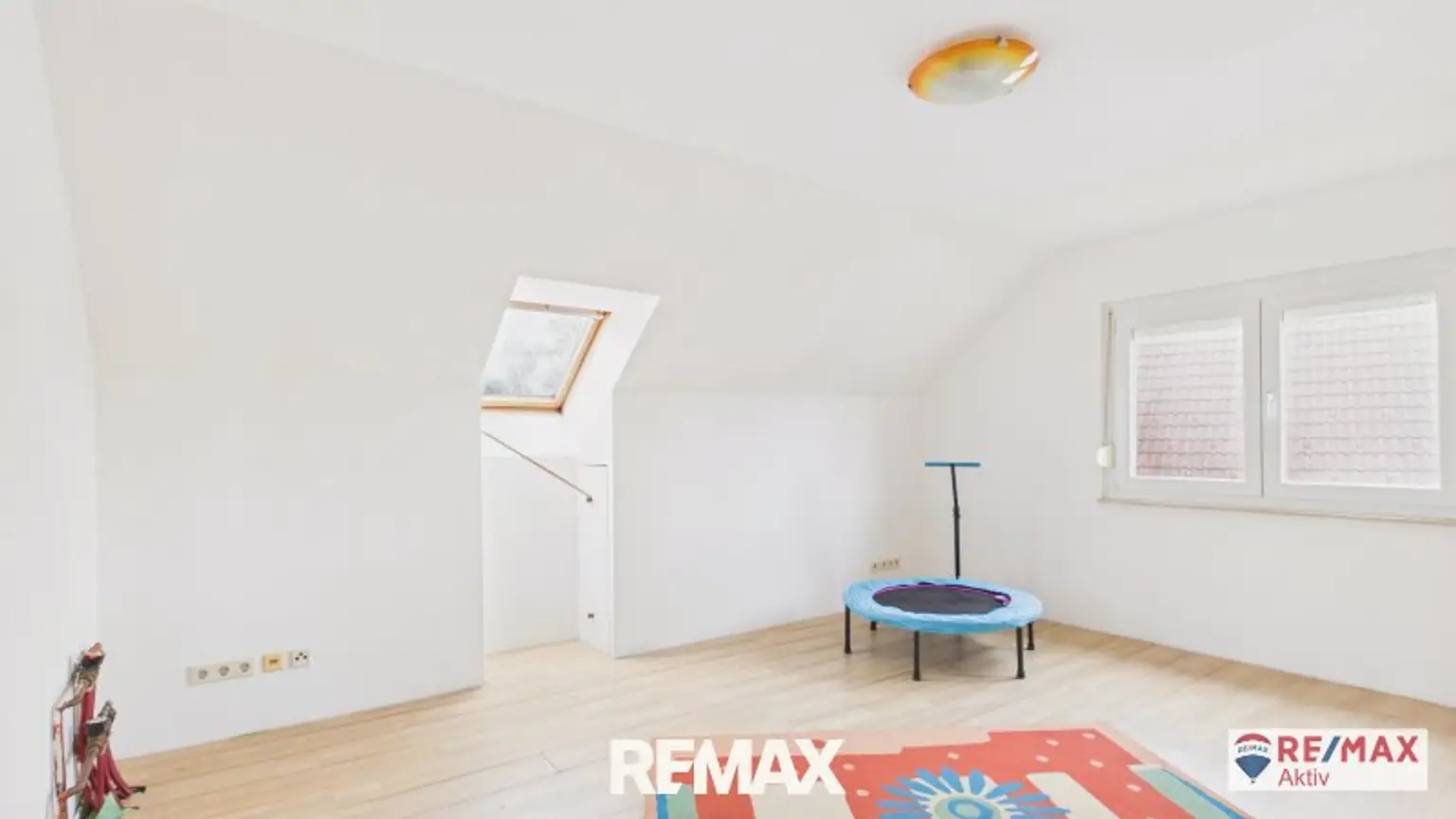 Einzugsbereites Haus mit großer Garage und großem Grundstück