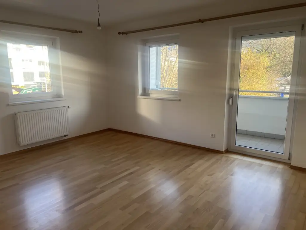 Moderne Mietwohnung mit zwei Balkonen