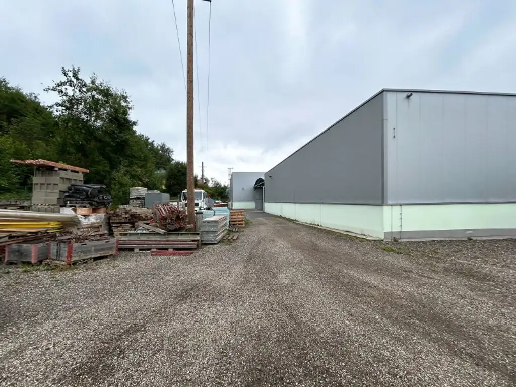 Moderne Gewerbehalle mit Büroflächen in Pinsdorf zu mieten!