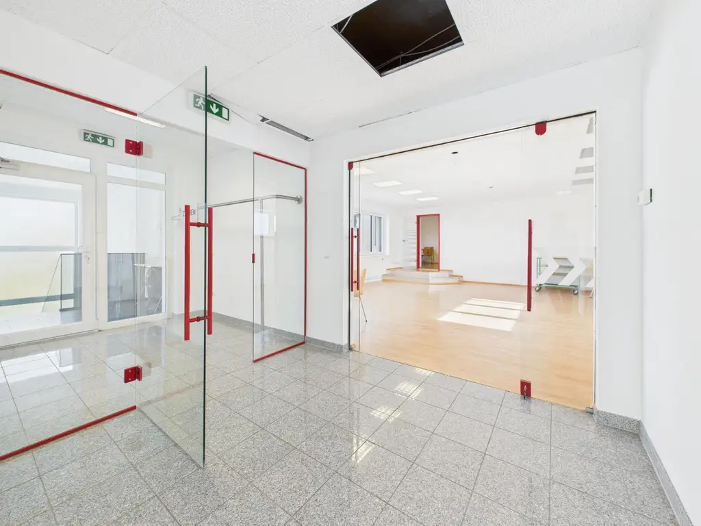 Kernsaniertes Anlageobjekt mit großzügigen Büroflächen und Wohneinheiten in 4050 Traun