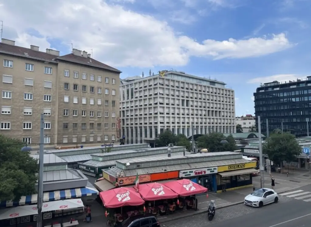 Bewilligtes Altbauprojekt mit Dachausbau direkt am Rochusmarkt