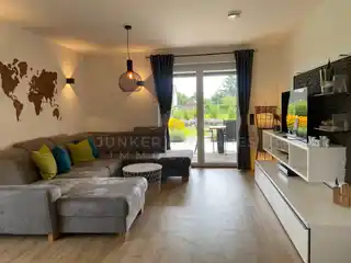 Wohnbereich mit Zugang in den Garten