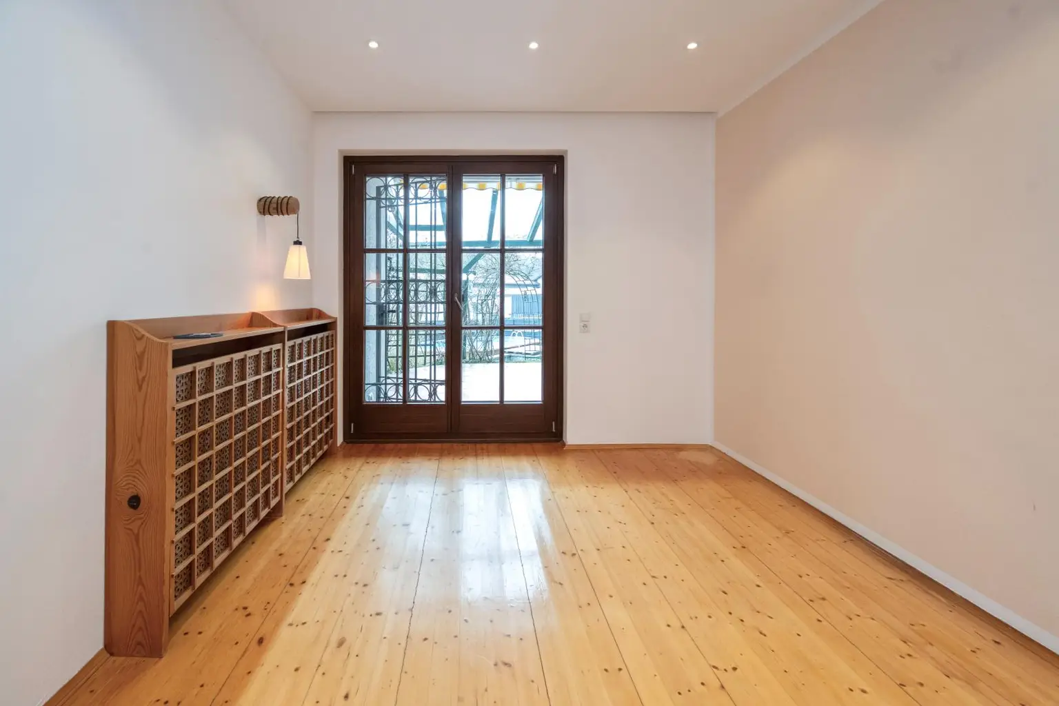 Esszimmer (mit Ausgang zur Terrasse)