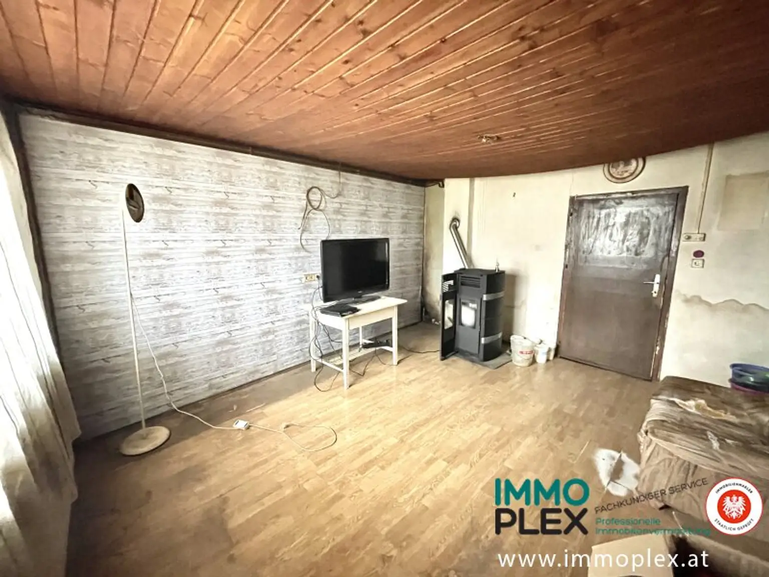 Einfamilienhaus in Ruhelage mit Schuppen und 4 Zimmer auf großem Grundstück, sanierungsbedürftig, zu kaufen!