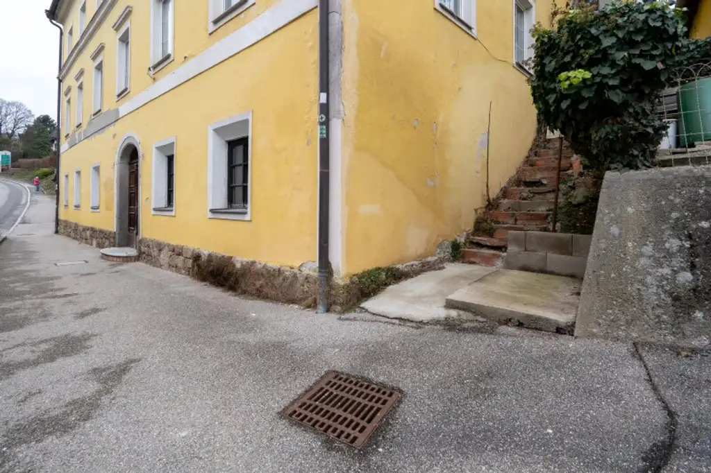 Bestandsfreies Mehrparteienhaus mit 5 Wohnungen + 1 Geschäftslokal in Toplage von Obernberg am Inn zu kaufen!