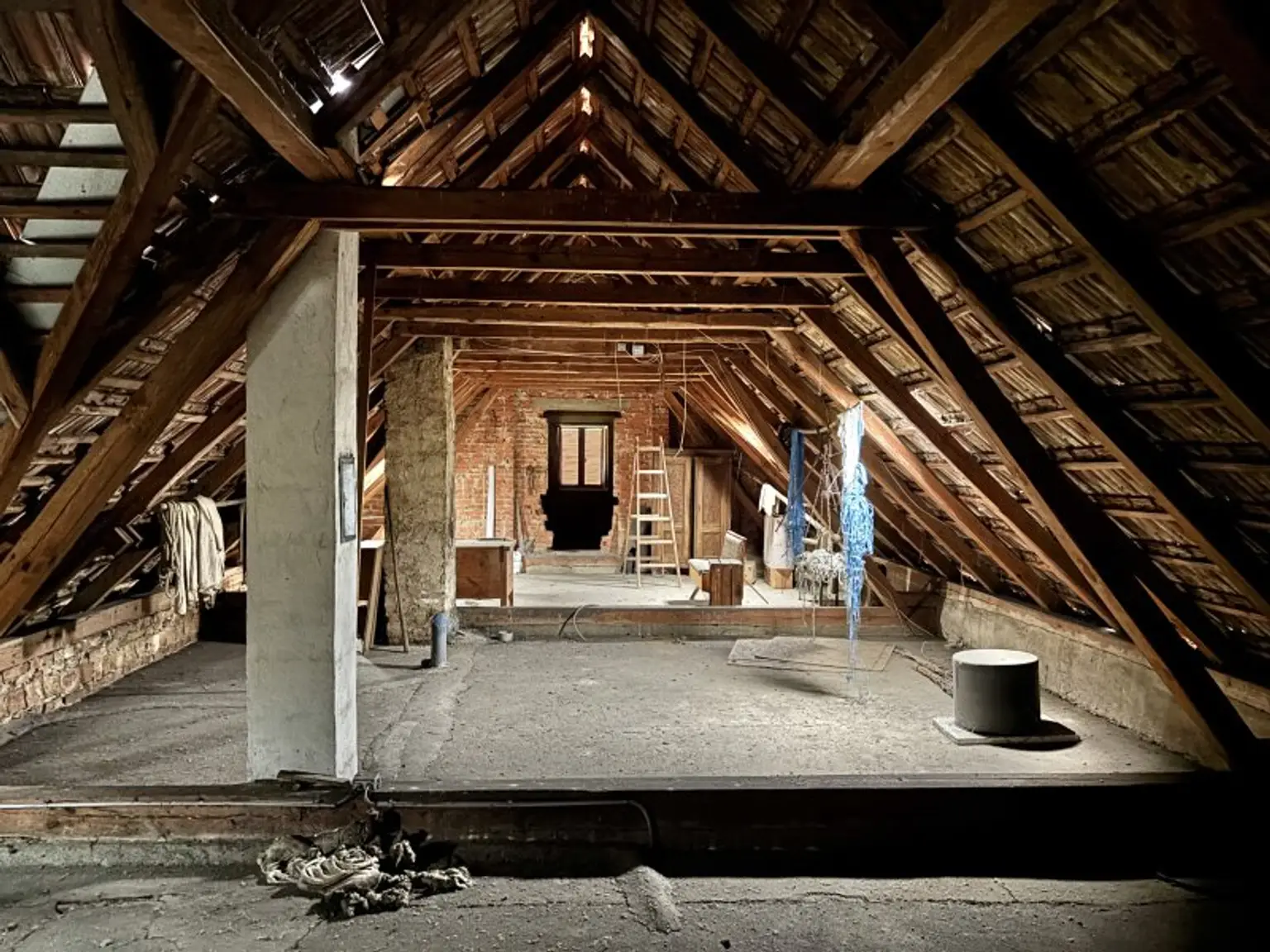 ** CHARMANTES ORIGINAL **  Olbendorf - gepflegter Vierkanthof in Ortslage mit ca. 1470 m2 Eigengrund !!